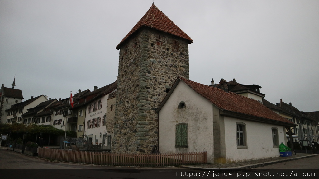 20181115 (288) 鐘樓城門外的街景 [施泰因(Stein am Rhein)].JPG