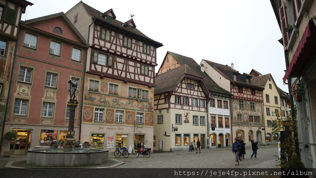 20181115 (272) 鐘樓城門內的街景 [施泰因(Stein am Rhein)].JPG