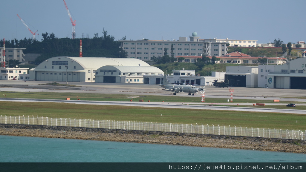 20191129 (395) 由瀨長島(Senaga island)眺望那霸機場.jpg