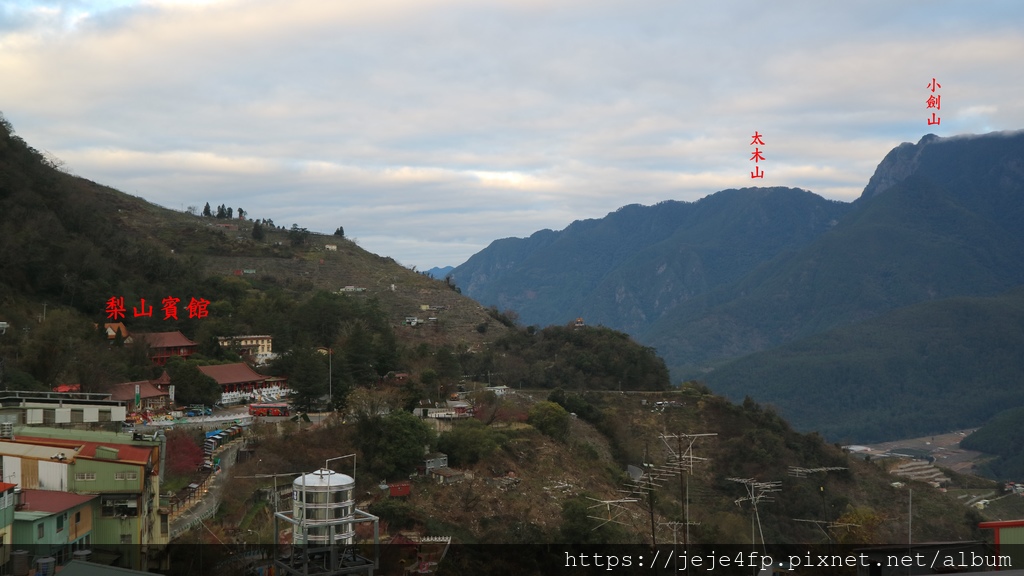 20170129 (206A) 由梨山福忠彩虹旅館眺望梨山賓館.JPG