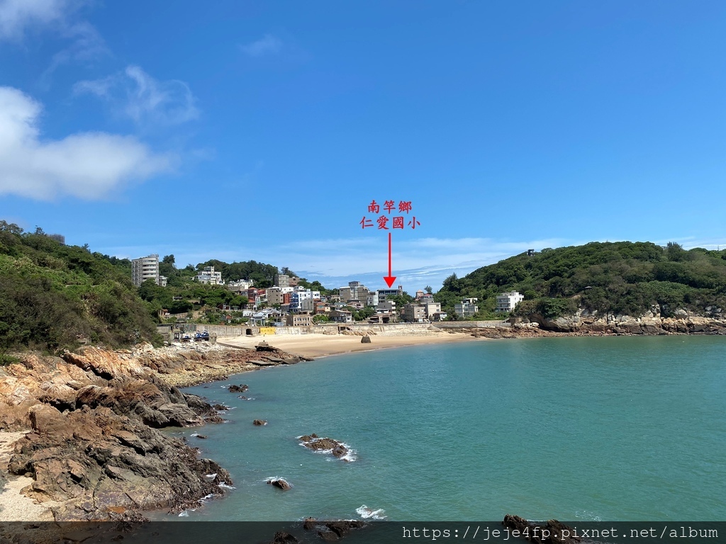 20200829 (245a) 由鐵堡眺望南竿仁愛村(鐵板).jpg