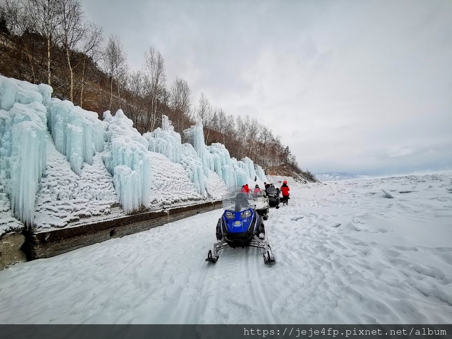 IMG_20200301_141224 雪撬車行駛於貝加爾湖(Lake Baikal)結冰面.jpg