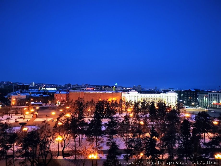 [照片14] 由Angara Hotel Complex客房眺望的夜景.jpg