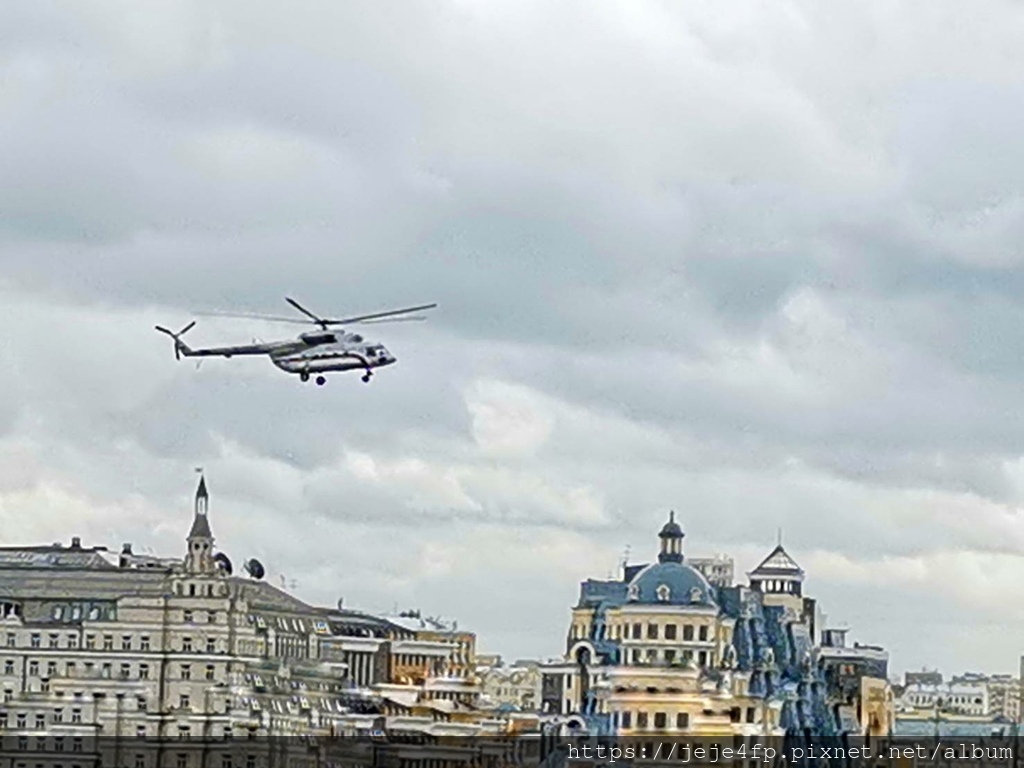 [照片52] 應該是Putin總統搭乘的Mi-8直升機.jpg
