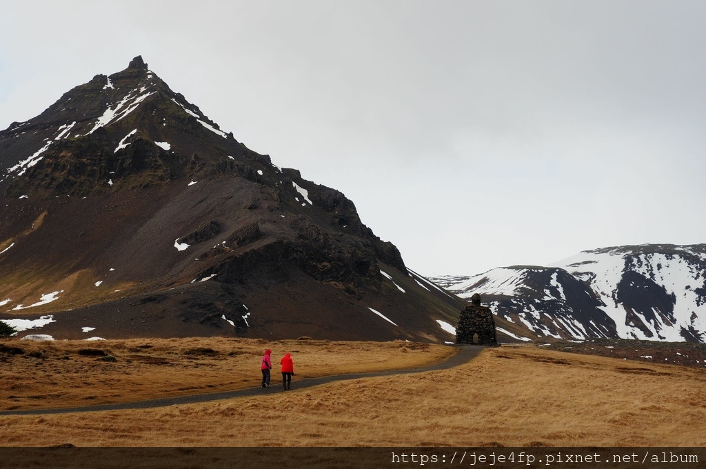 26885 冰岛西部斯奈山半岛的Arnarstapi 與 BÁRÐAR SAGA石巨人.jpg