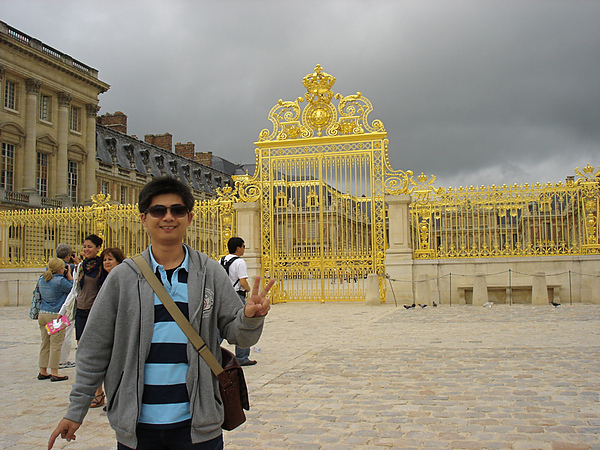 凡爾賽宮金碧輝煌的大門