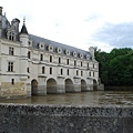 這是座有河流過的城堡