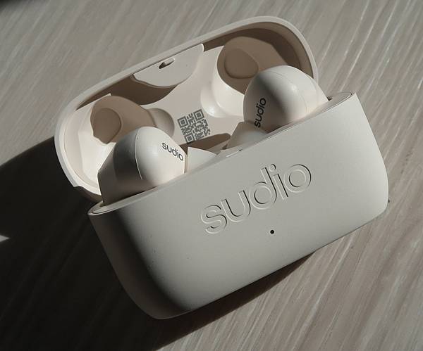 細膩設計的全新升級：Sudio E3 藍芽降噪耳機