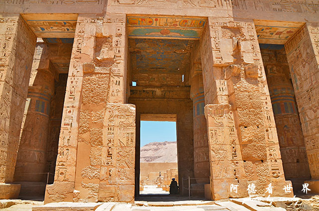 Luxor1D7000 128.JPG Luxor1D7000 128.JPG