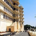 udaipur2-citypalaceP7700 256.JPG