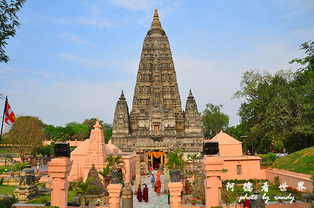 bodhgaya2D7000 019.JPG