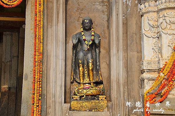 bodhgaya2D7000 023.JPG