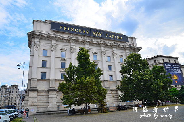 【羅馬尼亞•Bucharest】大學廣場走到革命廣場　散步在