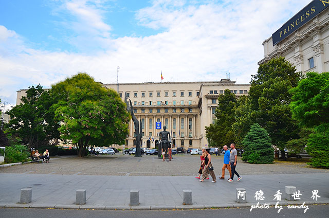 【羅馬尼亞•Bucharest】大學廣場走到革命廣場　散步在