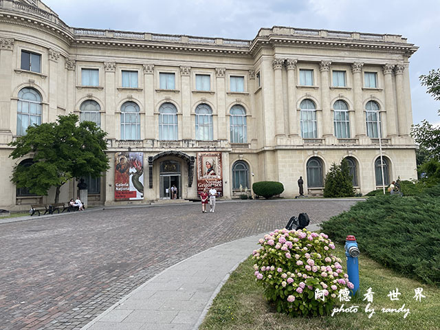 【羅馬尼亞•Bucharest】大學廣場走到革命廣場　散步在