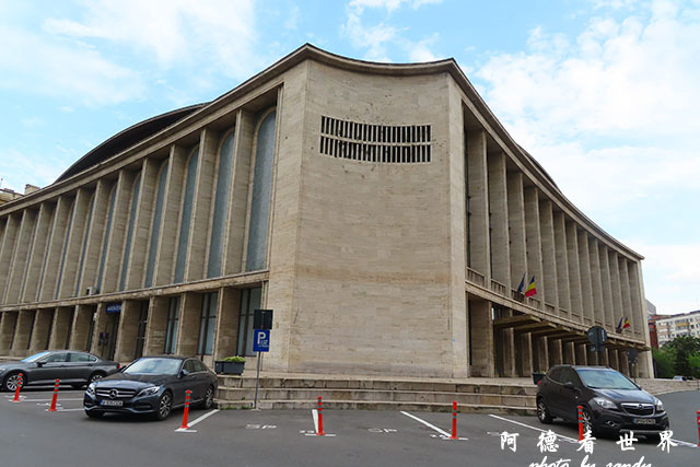 【羅馬尼亞•Bucharest】大學廣場走到革命廣場　散步在