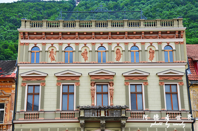 【【羅馬尼亞•Brasov】布拉索夫舊城外環散步 從坦帕山欣 【【羅馬尼亞•Brasov】布拉索夫舊城外環散步 從坦帕山欣