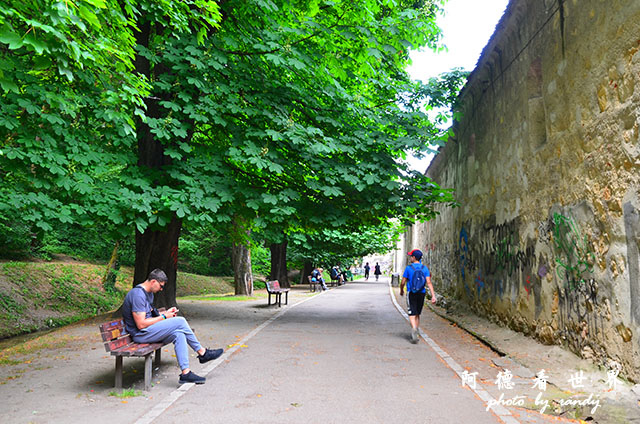 【【羅馬尼亞•Brasov】布拉索夫舊城外環散步 從坦帕山欣 【【羅馬尼亞•Brasov】布拉索夫舊城外環散步 從坦帕山欣
