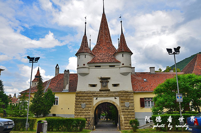 【【羅馬尼亞•Brasov】布拉索夫舊城外環散步 從坦帕山欣 【【羅馬尼亞•Brasov】布拉索夫舊城外環散步 從坦帕山欣