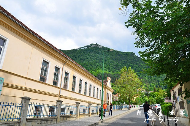 【【羅馬尼亞•Brasov】布拉索夫舊城外環散步 從坦帕山欣 【【羅馬尼亞•Brasov】布拉索夫舊城外環散步 從坦帕山欣