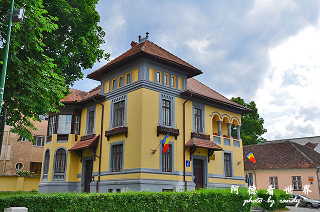 【【羅馬尼亞•Brasov】布拉索夫舊城外環散步 從坦帕山欣 【【羅馬尼亞•Brasov】布拉索夫舊城外環散步 從坦帕山欣