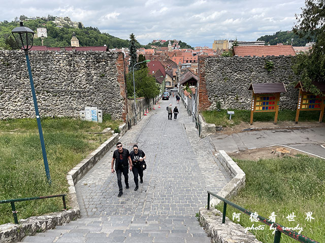 【【羅馬尼亞•Brasov】布拉索夫舊城外環散步 從坦帕山欣 【【羅馬尼亞•Brasov】布拉索夫舊城外環散步 從坦帕山欣