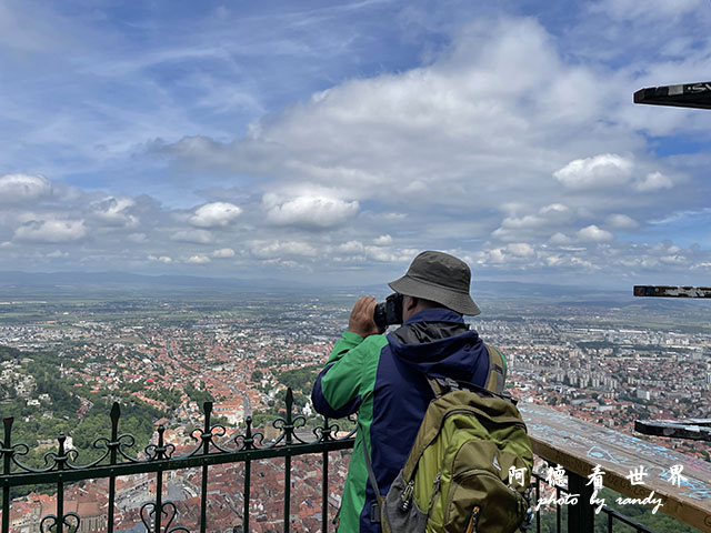 【【羅馬尼亞•Brasov】布拉索夫舊城外環散步 從坦帕山欣 【【羅馬尼亞•Brasov】布拉索夫舊城外環散步 從坦帕山欣