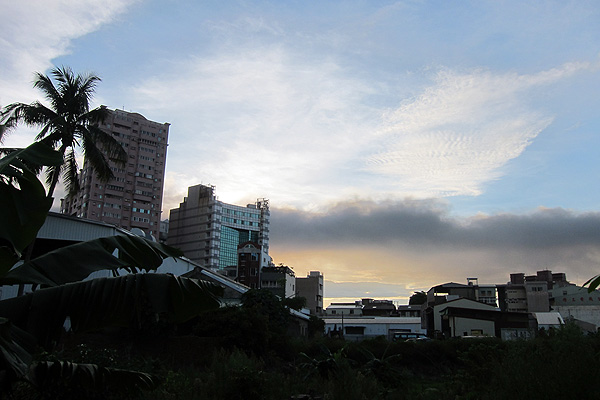 詭異的烏雲