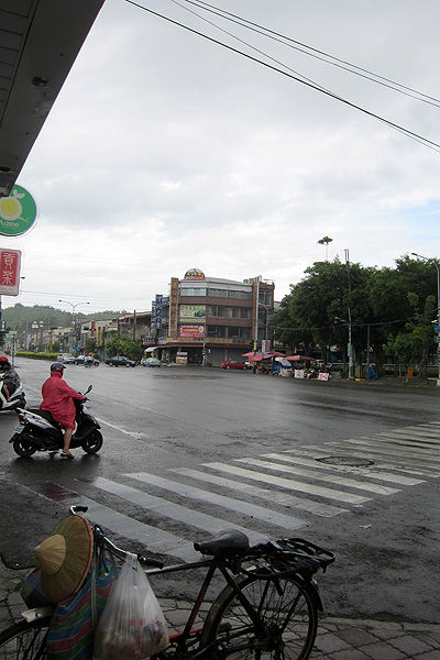 旗山下雨囉~