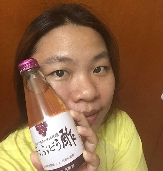 酢屋玄米氣泡醋飲-與商品合照.jpg 酢屋玄米氣泡醋飲-與商品合照.jpg