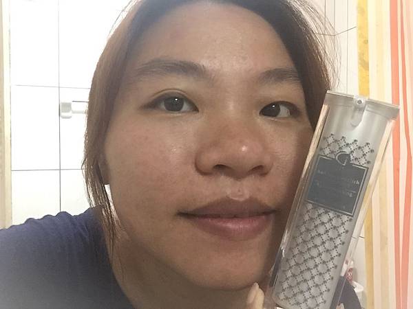 姬愛思非凡奇肌玫瑰賦活精華_與產品合照.jpg 姬愛思非凡奇肌玫瑰賦活精華_與產品合照.jpg