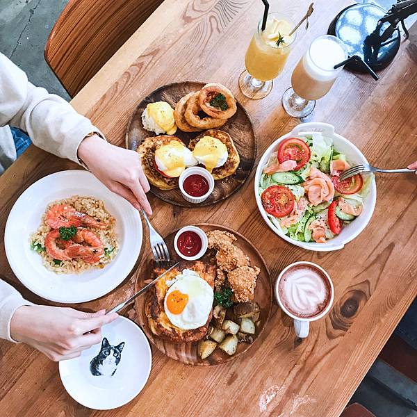 【東區美食】國父紀念館|Toast Chat 療癒的復古風貓咪餐廳,早午餐下午茶好所在