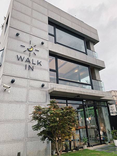 【林口美食】Walk in cafe|林口獨棟清水模咖啡廳,逛三井outlet前的好去處!