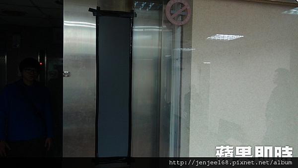 賭場窗戶以黑色西卡紙貼住,彰化監視器廠商,彰化監視器安裝,彰化監視器材