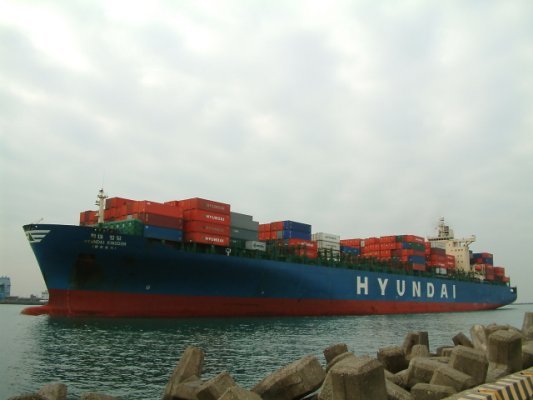 HYUNDAI貨櫃船