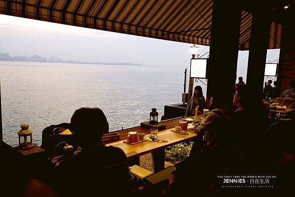 浪漫淡水一日遊｜美食X景點X攝影 呷七碗 HH冰室 淡水長堤