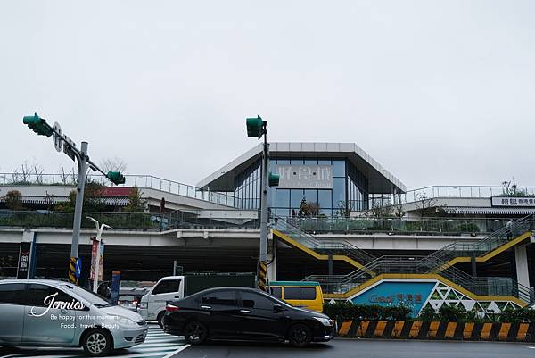 基隆新景點｜基隆港東岸旅運中心吃港點 基隆塔俯瞰基隆市貌全景