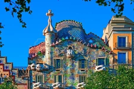 10900352-casa-battlo-in-barcelona--spain-designed-by-antoni-gaudi.jpg