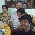 mama family..还有一位..shun ge..duno where he go..heehe..go out ady..tt