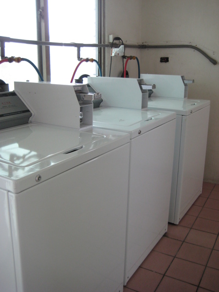 coin laundry on 13F.jpg