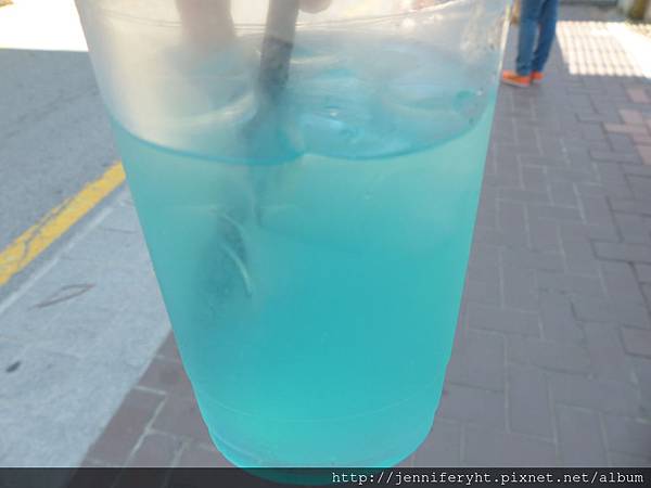 因為很熱所以買了檸檬蘇打 因為很熱所以買了檸檬蘇打