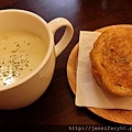 法式蔬菜濃湯和香料大蒜麵包
