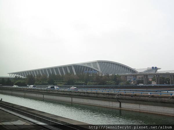 浦東機場到了... 浦東機場到了...