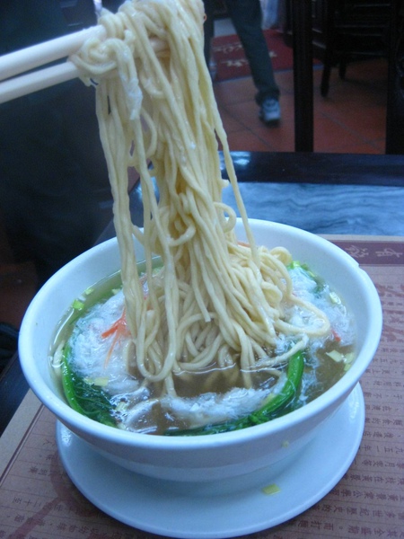 這麵很像台灣的鍋燒意麵... 這麵很像台灣的鍋燒意麵...