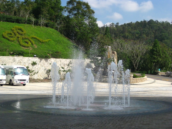 雲品飯店前的噴水造景 雲品飯店前的噴水造景