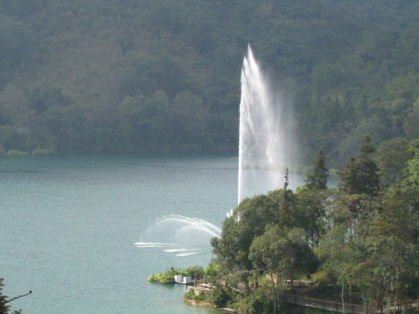 另一家飯店前的噴水造景