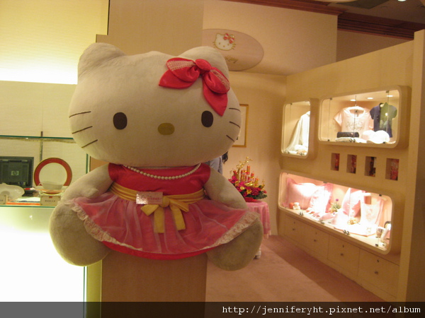 漢來大飯店內的KITTY娃娃 漢來大飯店內的KITTY娃娃