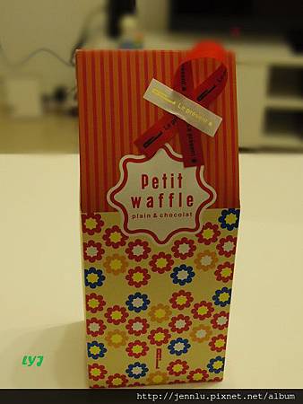 2 13 東京土產-Petit Waffle (1).JPG
