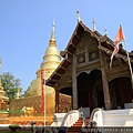 3 4 Wat Phra Singh (1).JPG