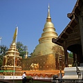 3 4 Wat Phra Singh (2).JPG